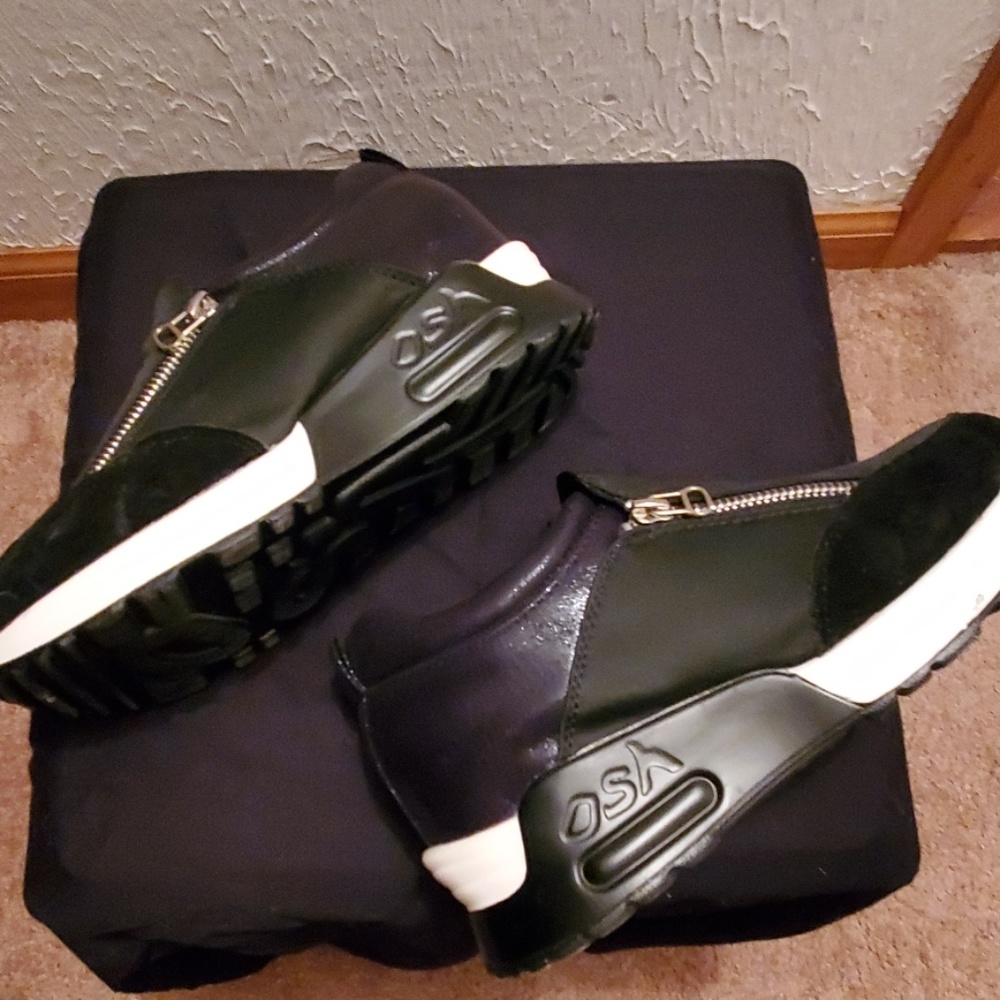 Womens zipper tennis shoes